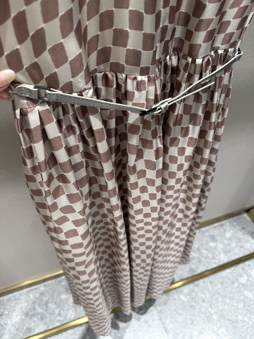 Maxmara 2025年秋季新款真丝印花无袖连衣裙。购入专柜原版11定制。采用100%真丝面料,数码印