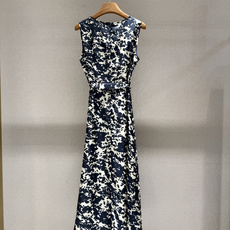 Maxmara 2026年春夏新品真丝印花无袖连衣裙。外贸大厂代加工出品,品质做工绝对一流。购入专柜原版 Maxmara 2026年春夏新品真丝印花无袖连衣裙。外贸大厂代加工出品,品质做工绝对一流。购入专柜原版