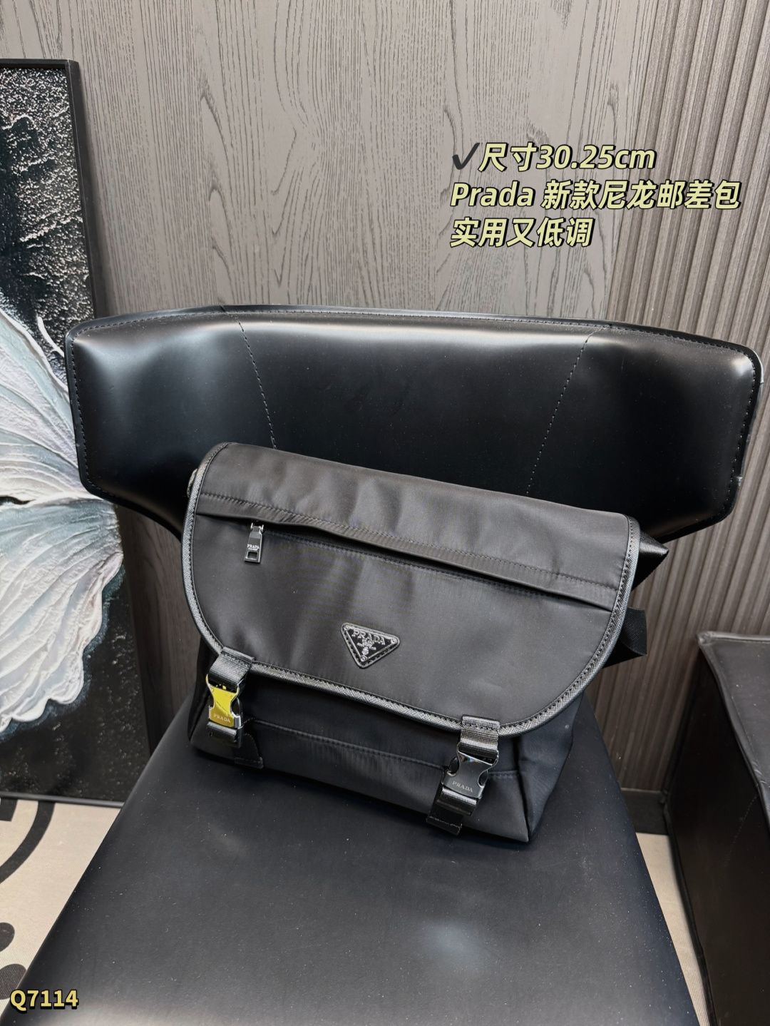 225 | Size: 30.25cm | Prada/prada’s New Black Nylon Shoulder Bag Messenger Bag. I Didn’t Think About It For Two Seconds. I Just Put It On. It’s So Handsome, Very Practical, And Also Very Low-key, Handsome, Cool, And Sassy. It Also Has A Status | The Nylon Triangle Logo Has Been Very Popular In The Past Two Years. As Long As You Wear These Two, You Will Be A Fashion Trendsetter. | Simple And Comfortable, Carry It Cross-body For More Breathability And Leisure