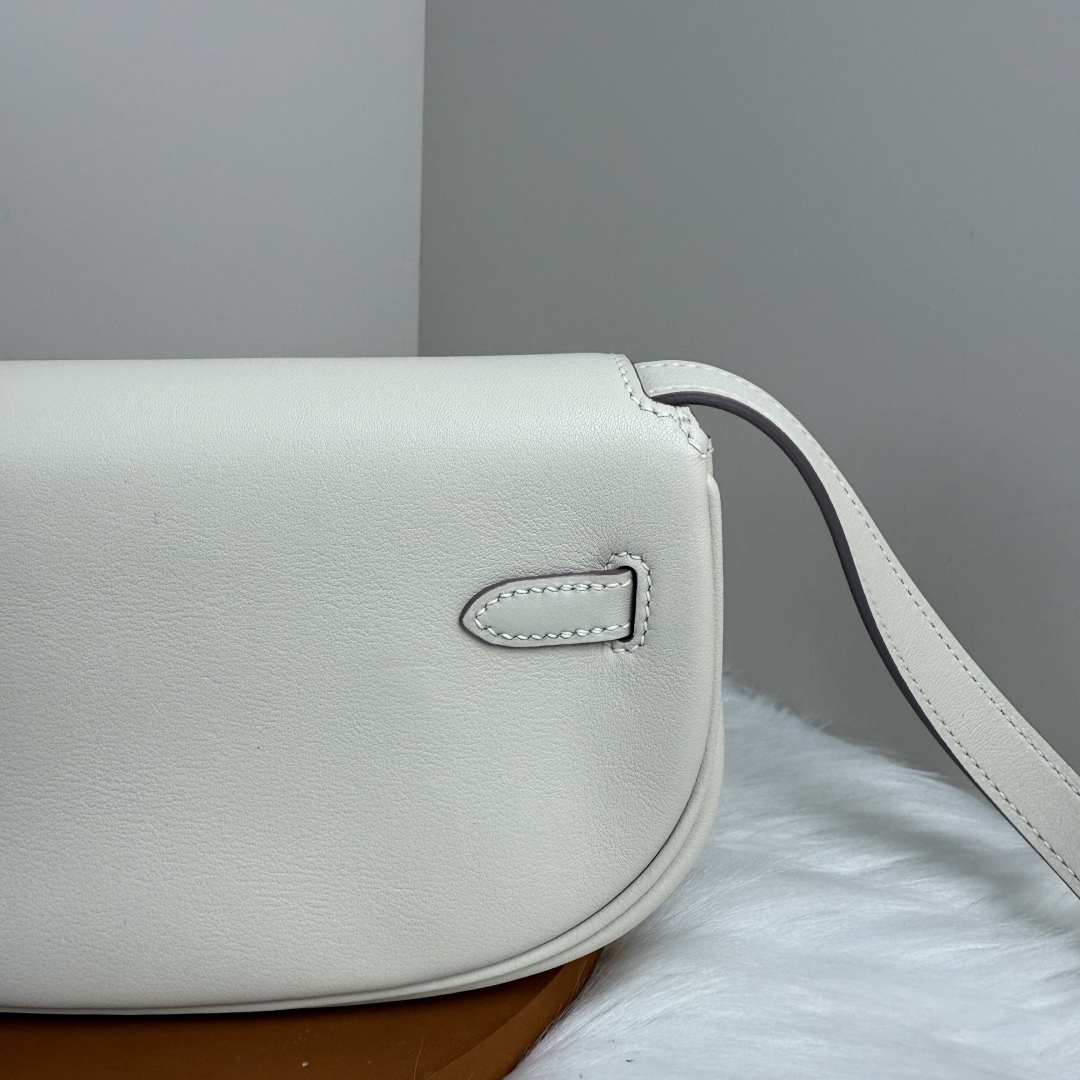 Hermes Kelly Moove Bag, Swift Leather, Silver Hardware - Elegant Moon Bag 6 cmp i1741239157688 3781 0 5