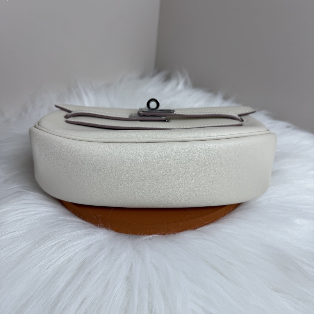 Hermes Kelly Moove Bag, Swift Leather, Silver Hardware - Elegant Moon Bag 3 cmp i1741239157689 7319 0 2