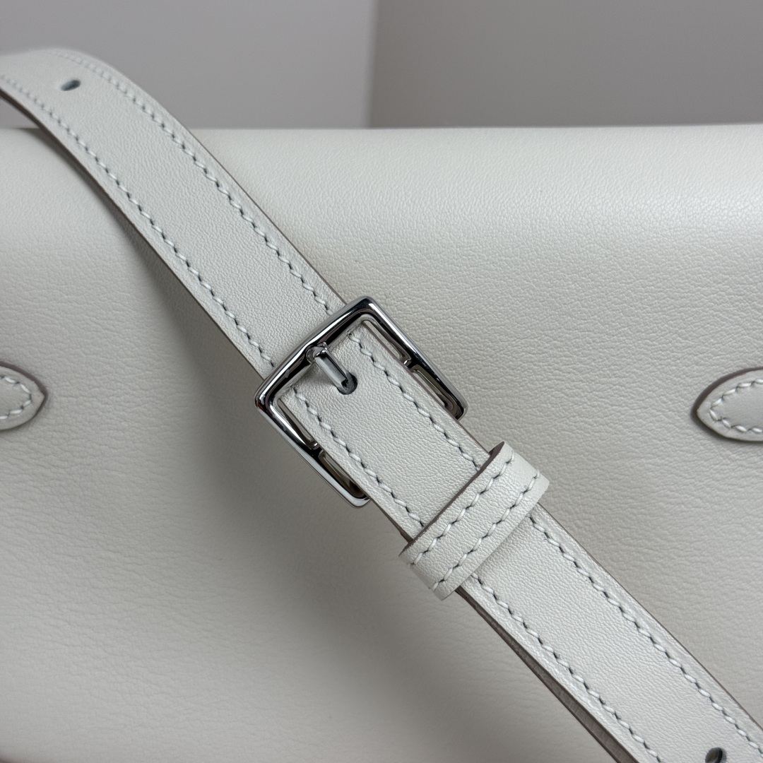 Hermes Kelly Moove Bag, Swift Leather, Silver Hardware - Elegant Moon Bag 7 cmp i1741239157689 7723 0 6