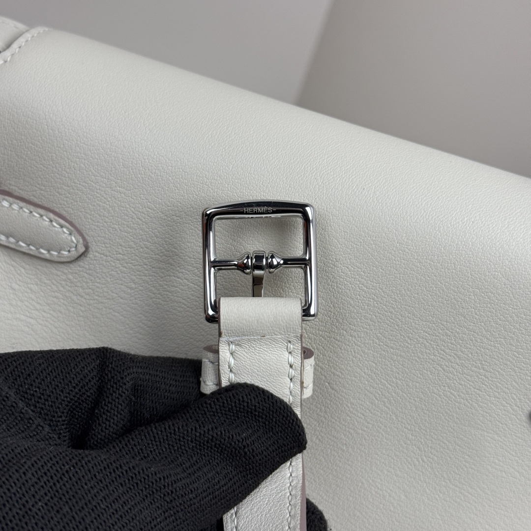Hermes Kelly Moove Bag, Swift Leather, Silver Hardware - Elegant Moon Bag 8 cmp i1741239174297 9307 0 7