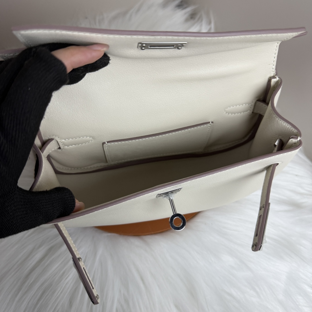 Hermes Kelly Moove Bag, Swift Leather, Silver Hardware - Elegant Moon Bag 9 cmp i1741239174306 1512 0 8