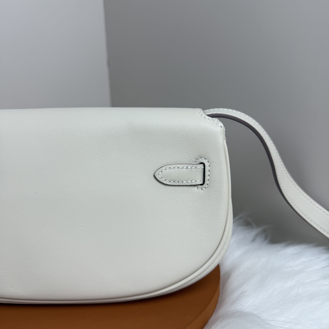 Hermes Kelly Moove Bag Swift Leather White Gold Hardware, Adjustable Strap 6 cmp i1741240110619 3678 0 5