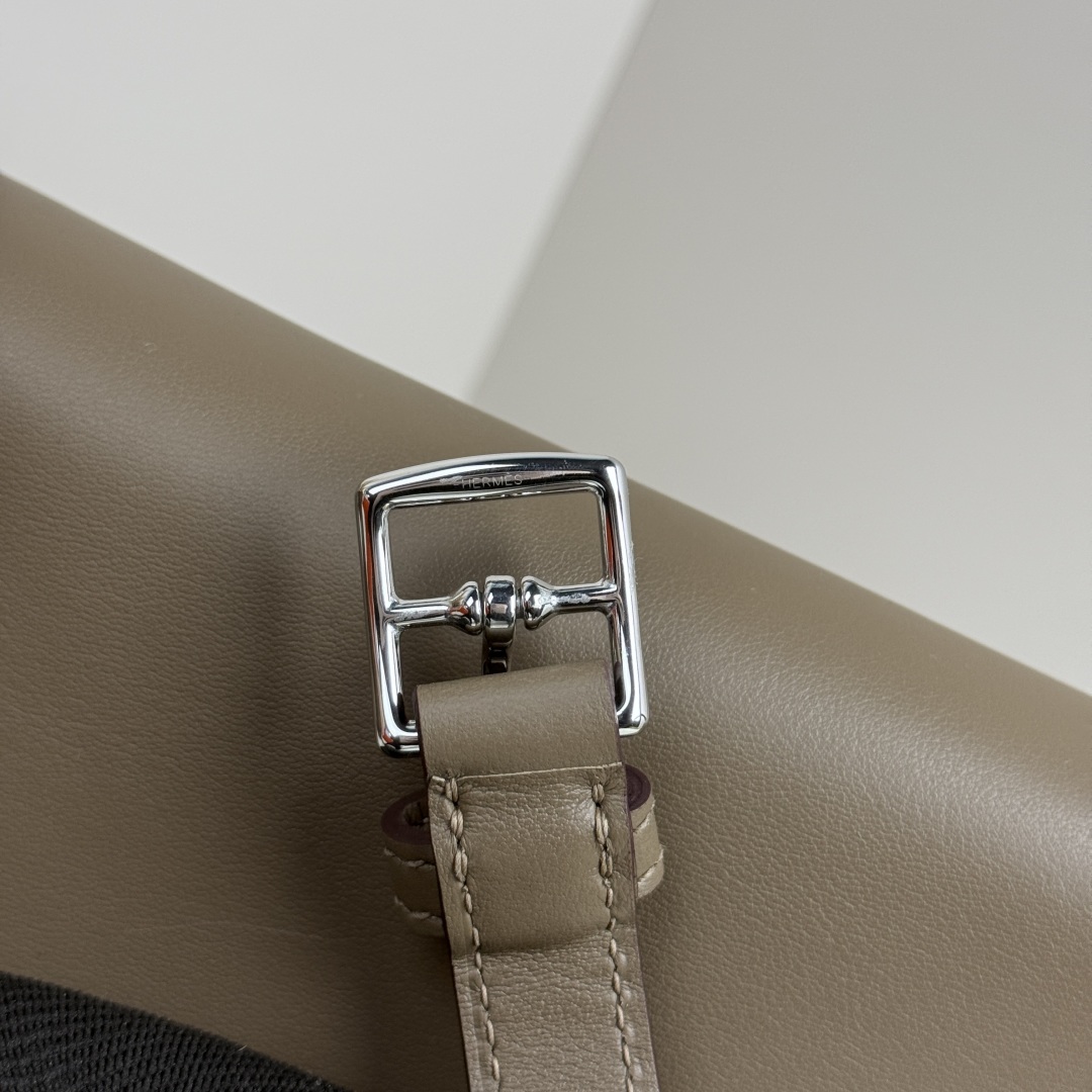 Hermès Kelly Moove Bag, Elephant Gray Swift Leather, Silver Hardware - Chic & Compact 8 cmp i1741241181165 233 0 7