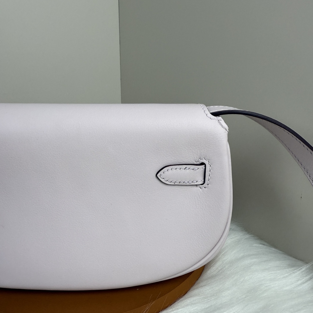 Hermes Kelly Moove Bag, Dreamy Purple with Gold Hardware - Swift Leather 7 cmp i1741242613998 3630 0 5