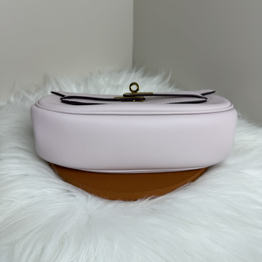 Hermes Kelly Moove Bag, Dreamy Purple with Gold Hardware - Swift Leather 4 cmp i1741242614002 8538 0 2