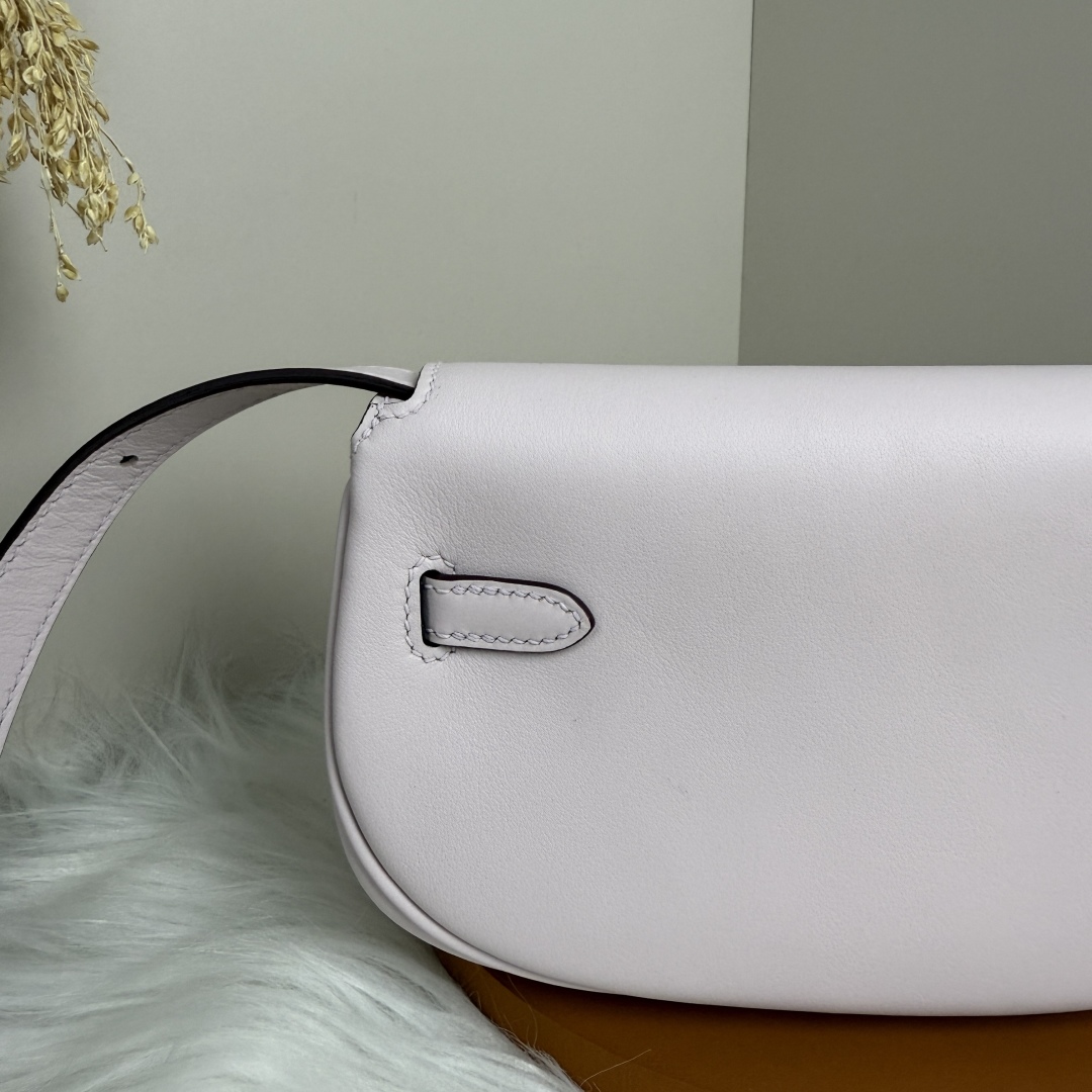 Hermes Kelly Moove Bag, Dreamy Purple with Gold Hardware - Swift Leather 6 cmp i1741242616146 3707 0 4