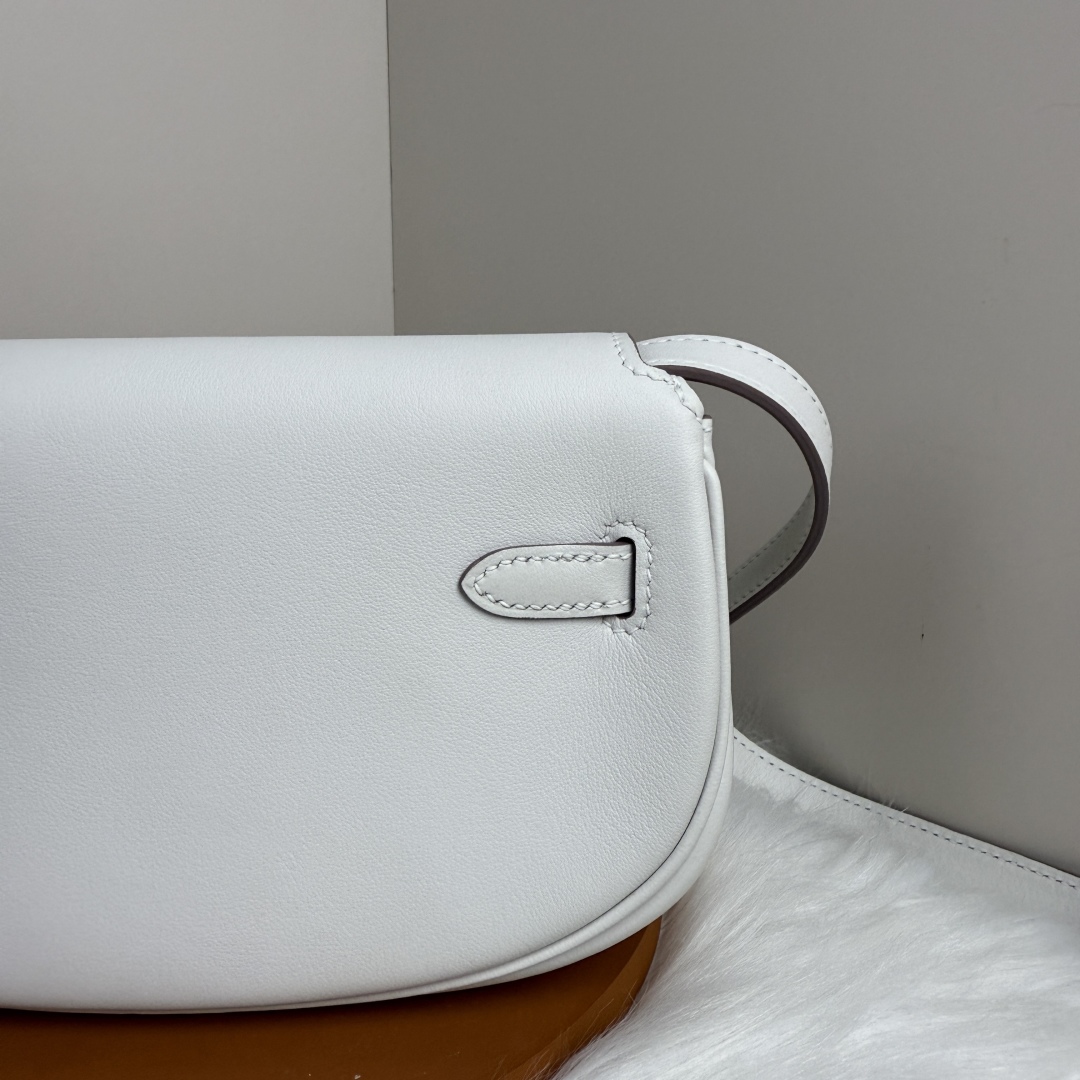 Elegant Kelly Moove Bag Set: Lunar White Swift Leather with Silver Hardware 7 cmp i1741244768484 50 0 5