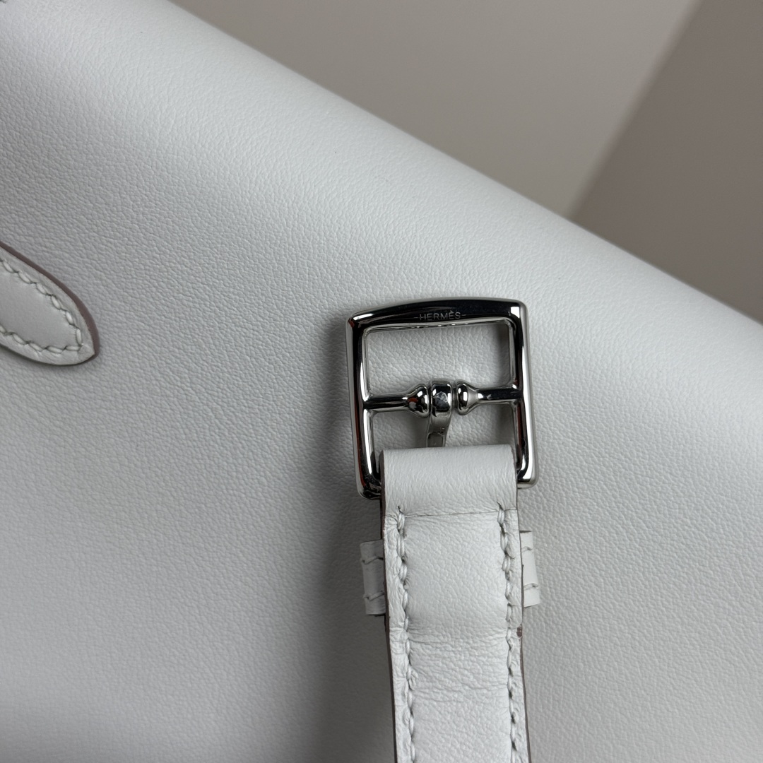 Elegant Kelly Moove Bag Set: Lunar White Swift Leather with Silver Hardware 9 cmp i1741244768484 7959 0 7