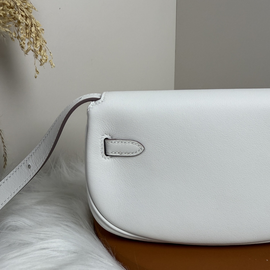 Elegant Kelly Moove Bag Set: Lunar White Swift Leather with Silver Hardware 6 cmp i1741244770737 7262 0 4