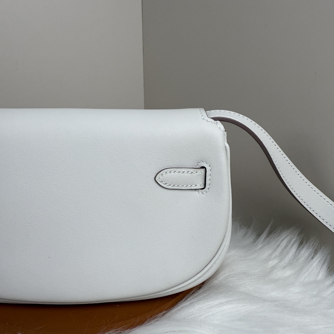 Hermes Kelly Moove Bag, Swift Leather, Milk Gray with Gold Hardware, 17x10x5cm 6 cmp i1741245781613 5957 0 5