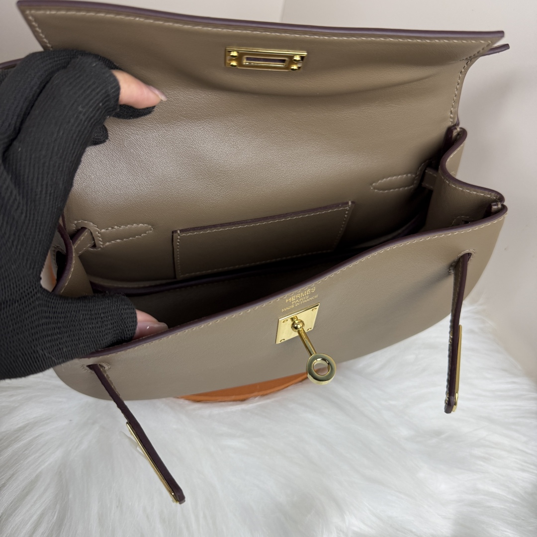 Hermes Kelly Moove Bag in Elephant Grey Swift Leather with Gold Hardware 9 cmp i1741254641613 1089 0 8