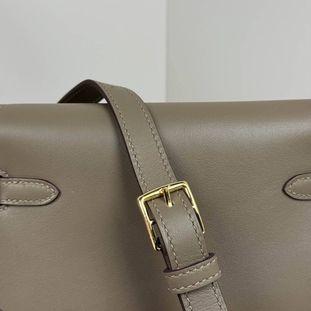 Hermes Kelly Moove Bag in Elephant Grey Swift Leather with Gold Hardware 7 cmp i1741254641613 9452 0 6