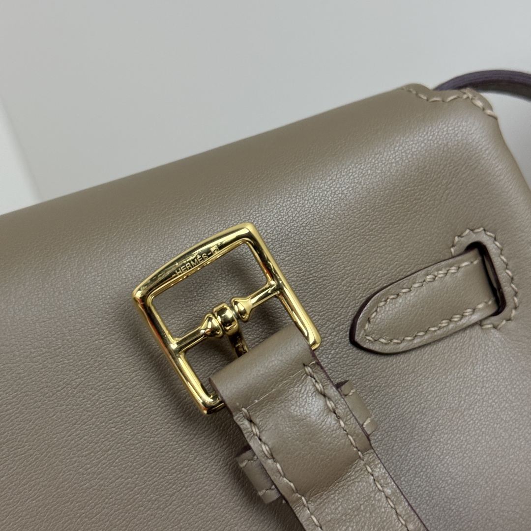 Hermes Kelly Moove Bag in Elephant Grey Swift Leather with Gold Hardware 8 cmp i1741254641619 6904 0 7