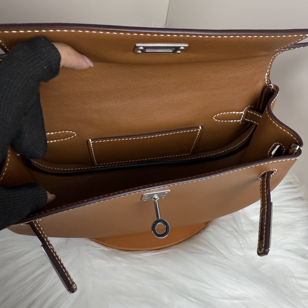 Hermes Kelly Moove Moon Bag: Swift Leather, Hand-stitched, Silver Hardware 9 cmp i1741256232317 9996 0 8
