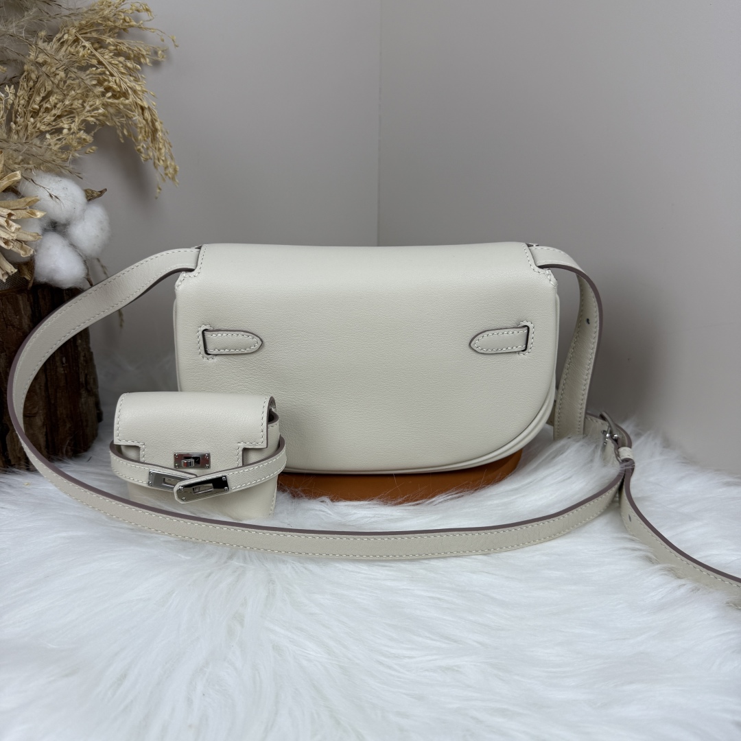 Hermes Kelly Moove Bag, Swift Leather, Silver Hardware - Elegant Moon Bag 2 cmp i1741409405348 9885 0 8
