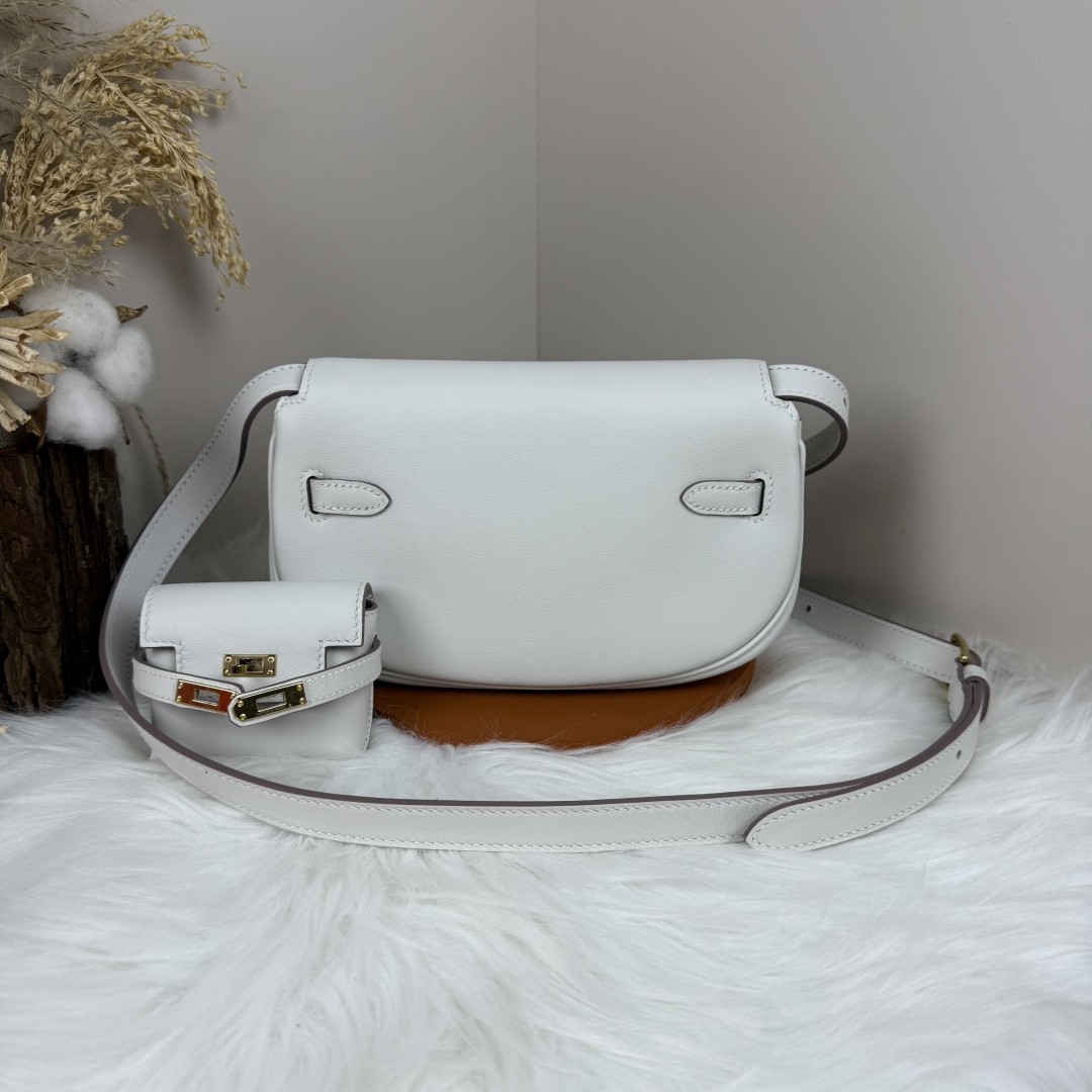 Hermes Kelly Moove Bag, Swift Leather, Milk Gray with Gold Hardware, 17x10x5cm 2 cmp i1741409438649 1580 0 8