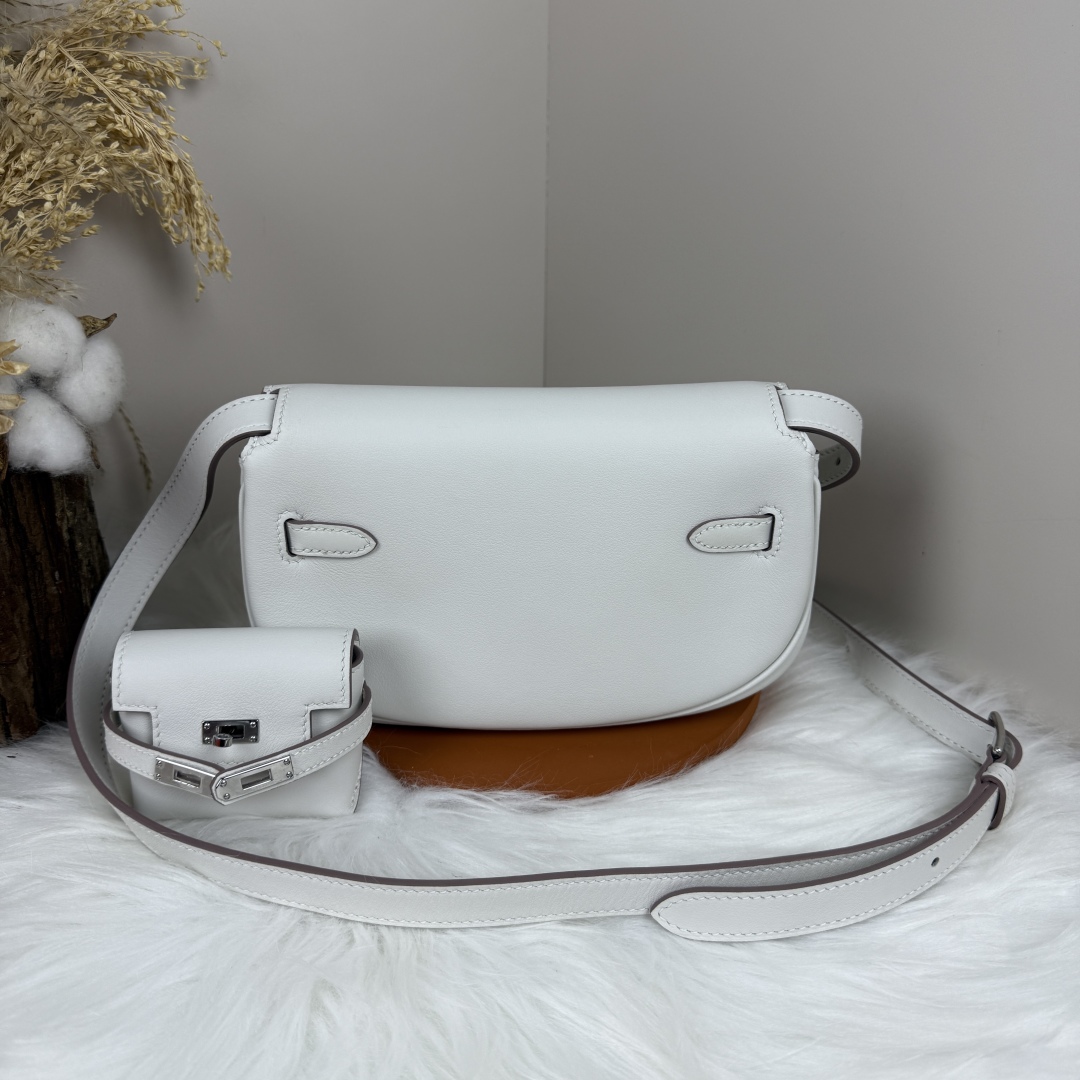 Elegant Kelly Moove Bag Set: Lunar White Swift Leather with Silver Hardware 3 cmp i1741409465132 1685 0 8
