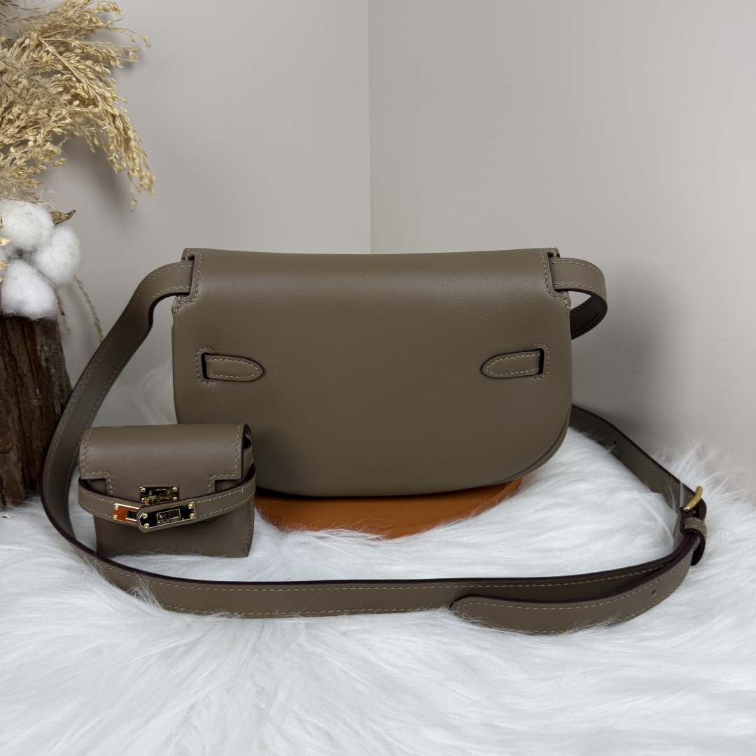 Hermes Kelly Moove Bag in Elephant Grey Swift Leather with Gold Hardware 2 cmp i1741409541994 8597 0 8