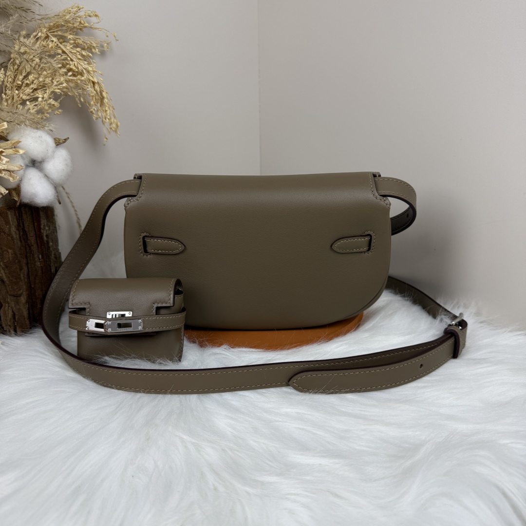 Hermès Kelly Moove Bag, Elephant Gray Swift Leather, Silver Hardware - Chic & Compact 2 cmp i1741409562210 5189 0 8