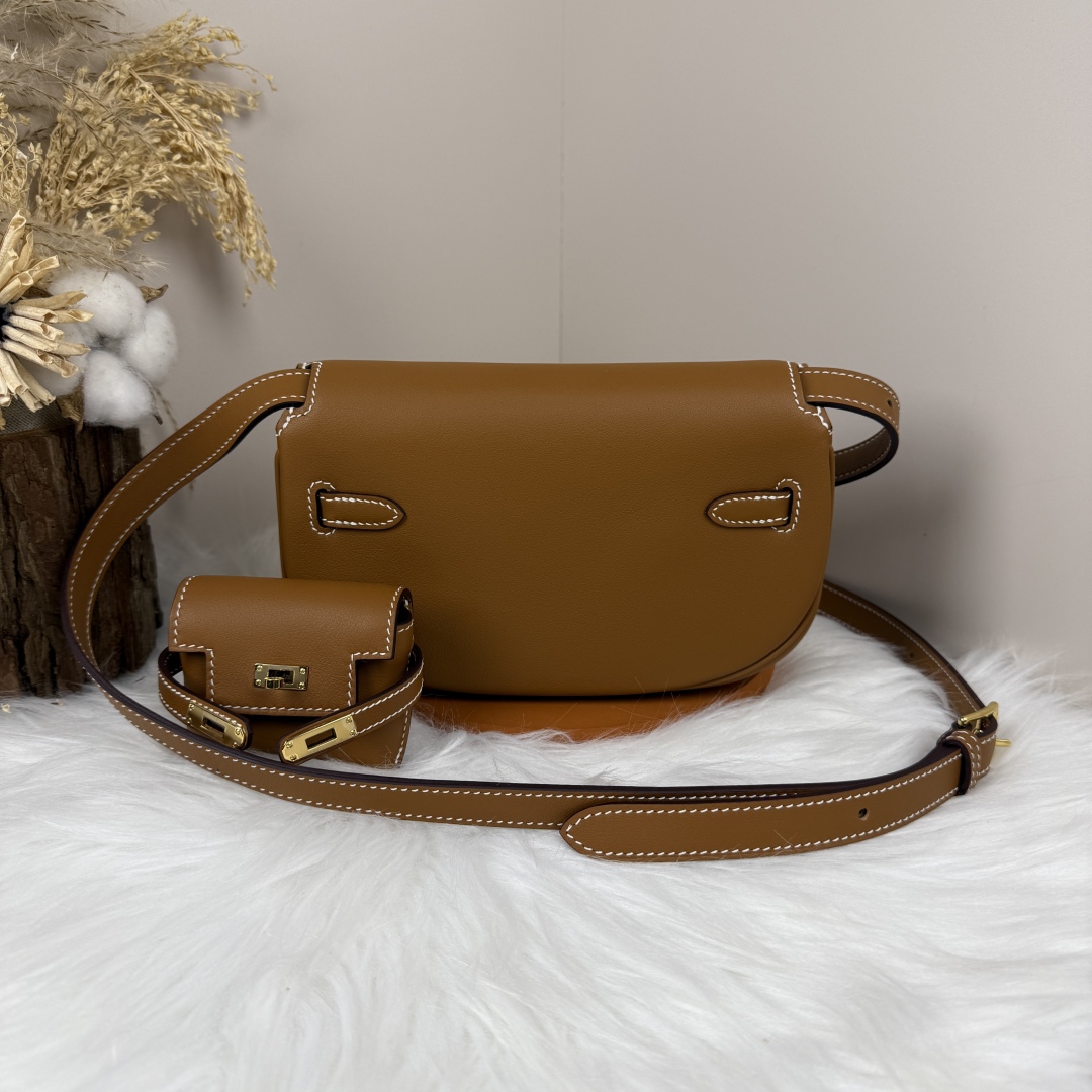 Hermes Kelly Moove Bag: Swift Leather, Gold Hardware, and Hand-stitched Design 2 cmp i1741409943618 7335 0 8