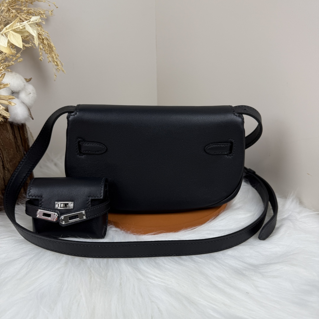 Hermes Kelly Moove Bag, Black Swift Leather, Silver Hardware - Chic and Compact 3 cmp i1741600883547 3077 0 1