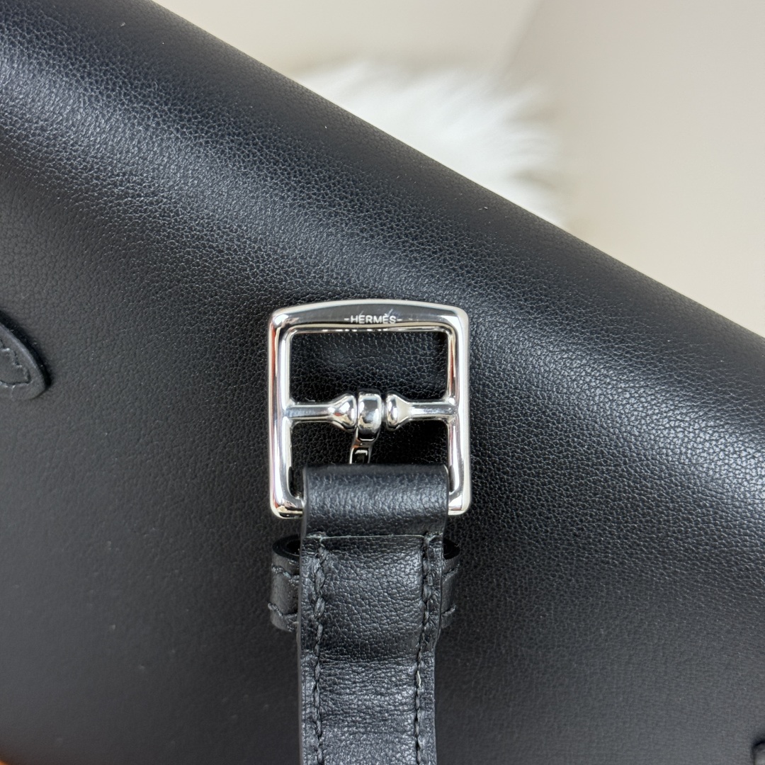 Hermes Kelly Moove Bag, Black Swift Leather, Silver Hardware - Chic and Compact 9 cmp i1741600883547 7386 0 7