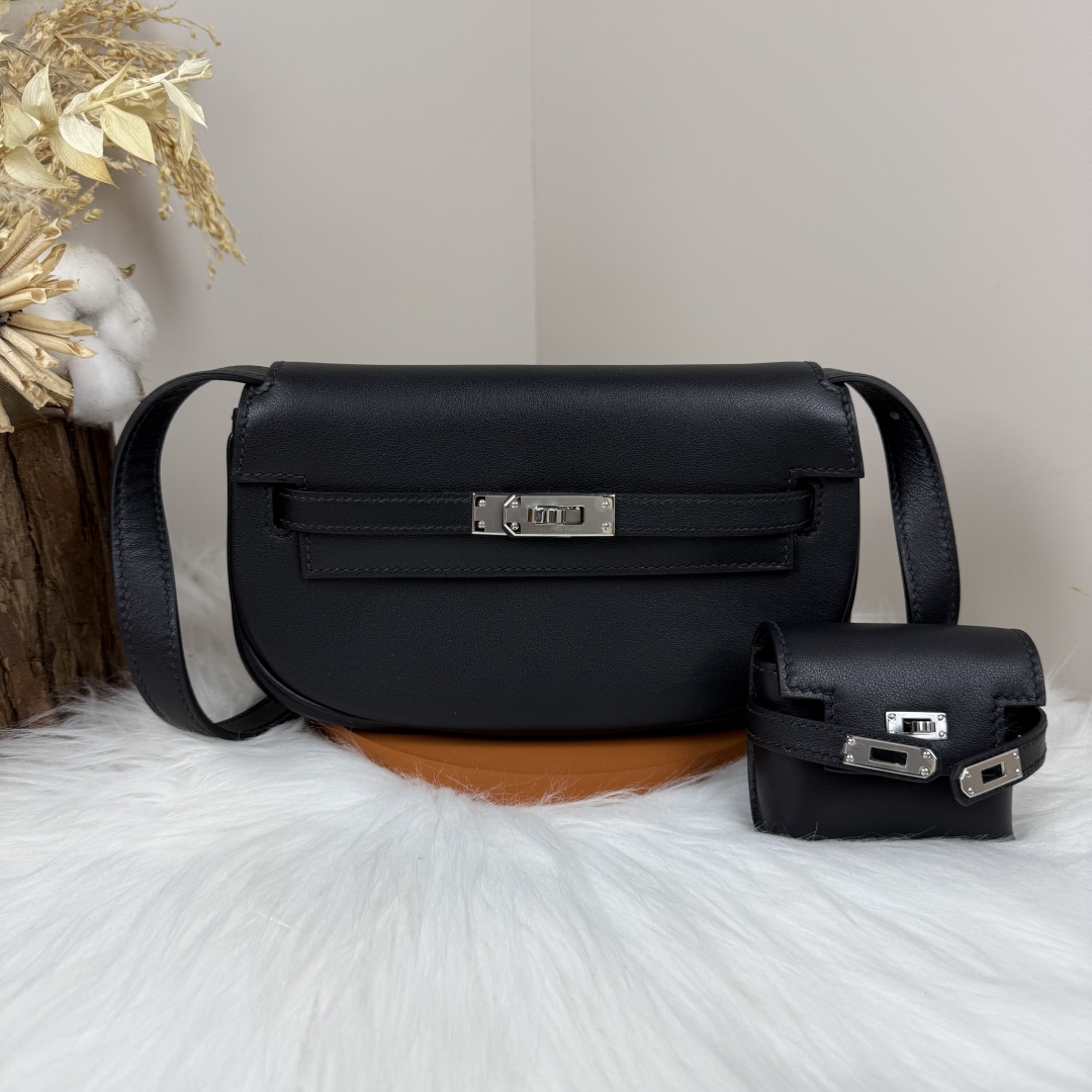Hermes Kelly Moove Bag, Black Swift Leather, Silver Hardware - Chic and Compact 2 cmp i1741600883548 3622 0 0