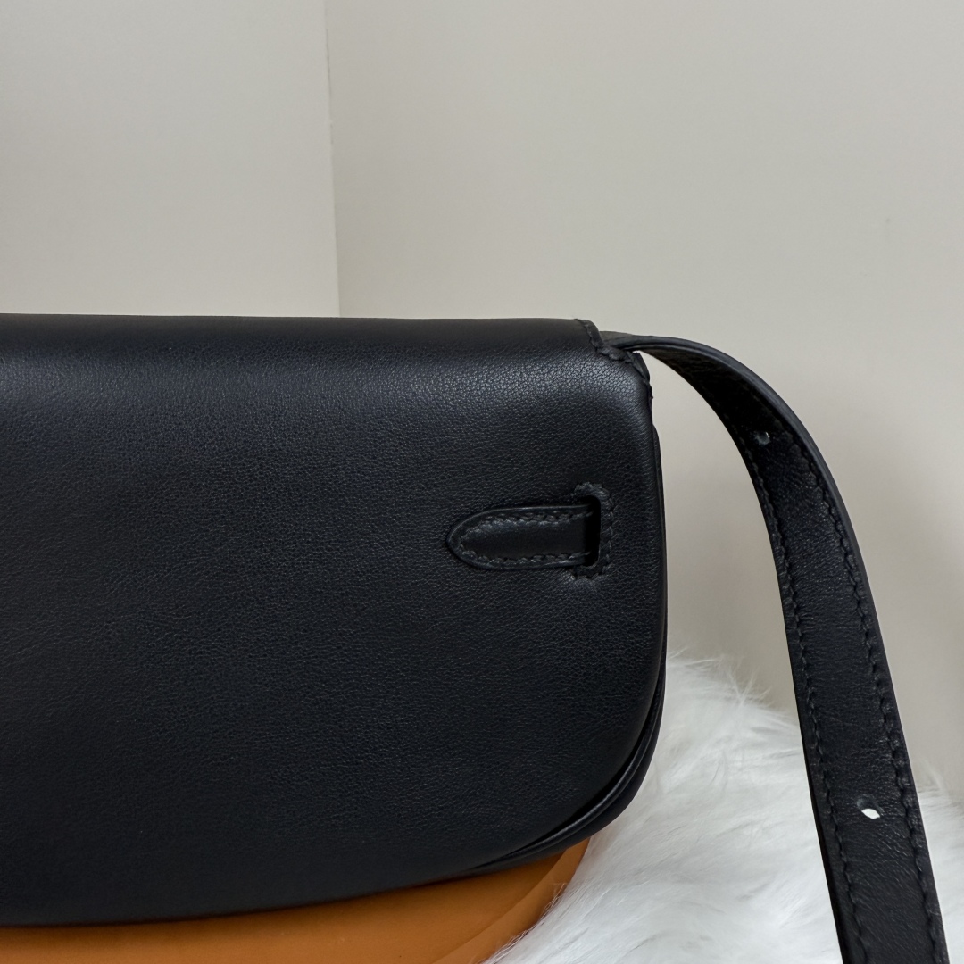 Hermes Kelly Moove Bag, Black Swift Leather, Silver Hardware - Chic and Compact 7 cmp i1741600885976 4421 0 5