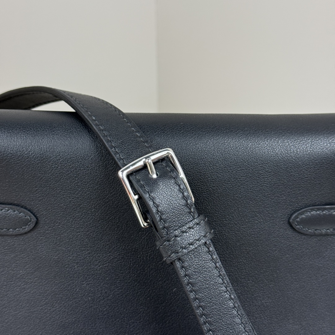 Hermes Kelly Moove Bag, Black Swift Leather, Silver Hardware - Chic and Compact 8 cmp i1741600885981 6623 0 6