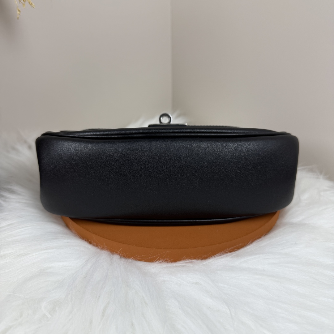Hermes Kelly Moove Bag, Black Swift Leather, Silver Hardware - Chic and Compact 4 cmp i1741600885989 2038 0 2