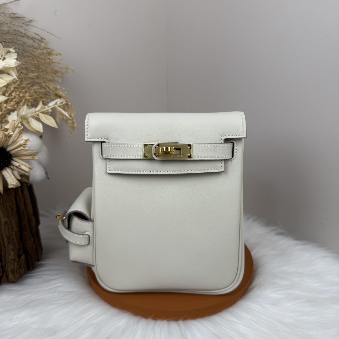 Elegante Kelly Jump Rugzak - Melkwit Leer met Gouden Gesp, 15x6x17 cm