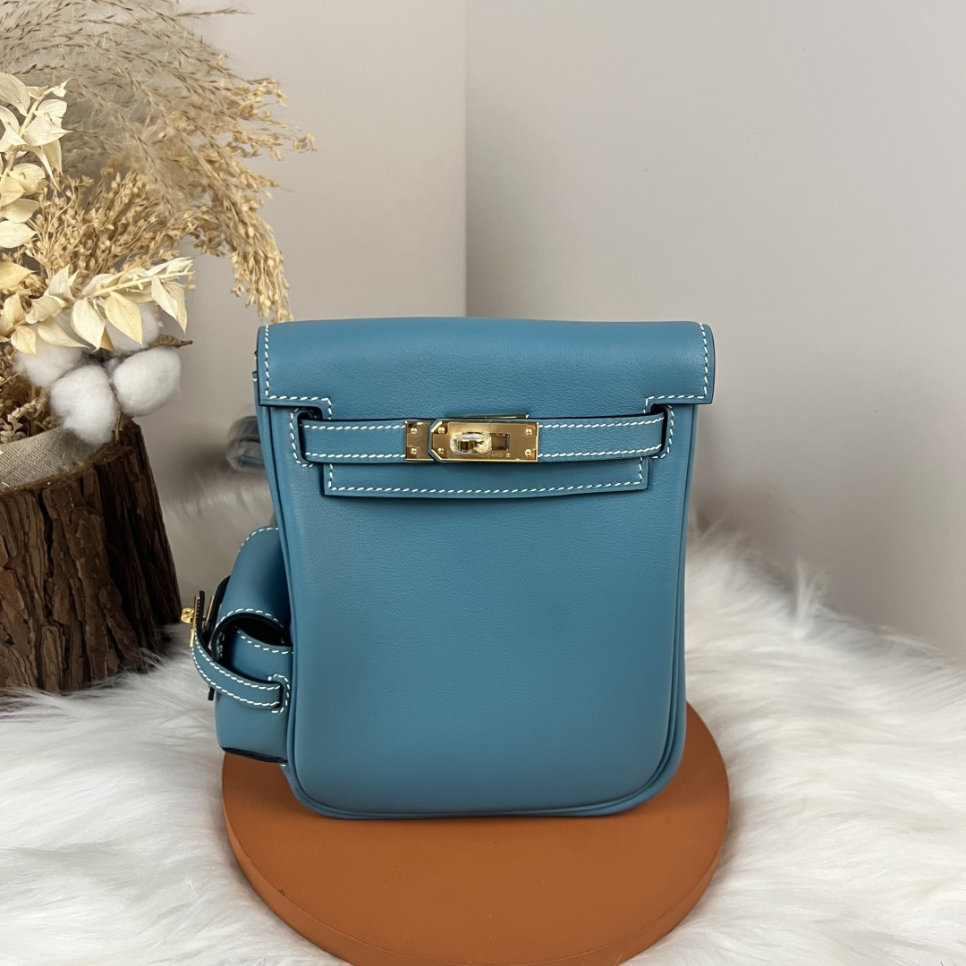 NO:697919,Kelly Jum backpack swift cowhide women's color denim blue gold buckle size 15617CM,Hermes,hermes,stuart weitzman,cowhide,Hermes,19860909Kelly Jum 双肩包swift牛皮 女款 颜色牛仔蓝金扣 尺寸15617CM,爱马仕,hermes,stuart weitzman,cowhide,Hermes,,Bag