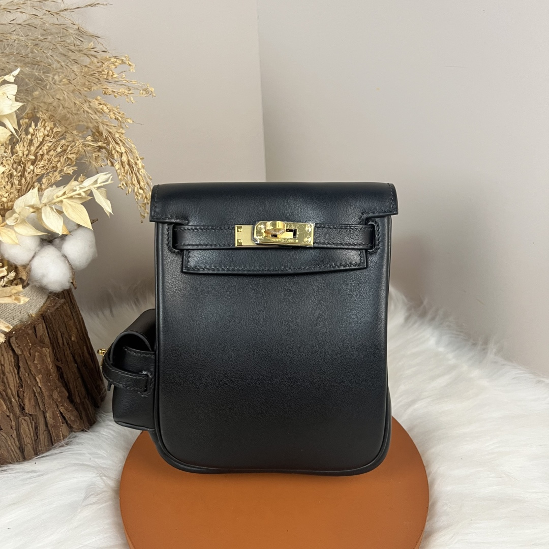 NO:697927,Kelly Jum backpack swift cowhide women's color black gold buckle size 15617CM, Hermes, hermes, stuart weitzman, cowhide, Hermes,19860909Kelly Jum 双肩包swift牛皮 女款 颜色黑色金扣 尺寸15617CM,爱马仕,hermes,stuart weitzman,cowhide,Hermes,,Bag