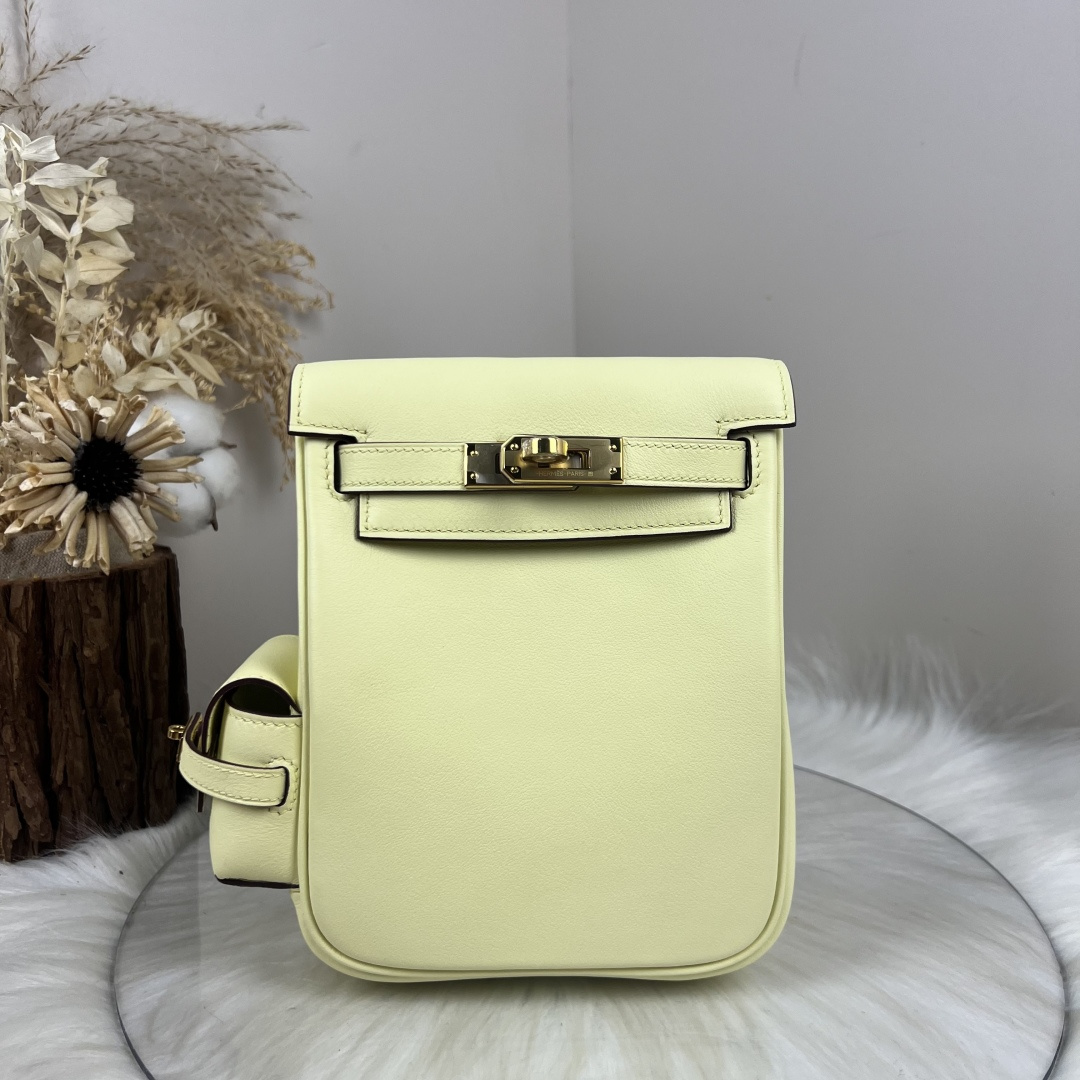 NO:697932,Kelly Jum backpack swift cowhide women's color Milton gold buckle size 15617CM, Hermes,hermes,stuart weitzman,cowhide,gold,Hermes,19860909Kelly Jum 双肩包swift牛皮 女款 颜色米尔顿黄金扣 尺寸15617CM,爱马仕,hermes,stuart weitzman,cowhide,gold,Hermes,,Bag