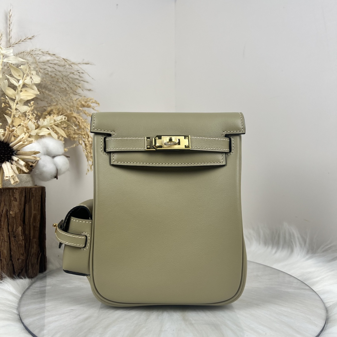 NO:697934,Kelly Jum backpack swift cowhide women's color alpha gold buckle size 15617CM, Hermes, hermes, stuart weitzman, cowhide, Hermes,19860909Kelly Jum 双肩包swift牛皮 女款 颜色阿尔法米金扣 尺寸15617CM,爱马仕,hermes,stuart weitzman,cowhide,Hermes,,Bag