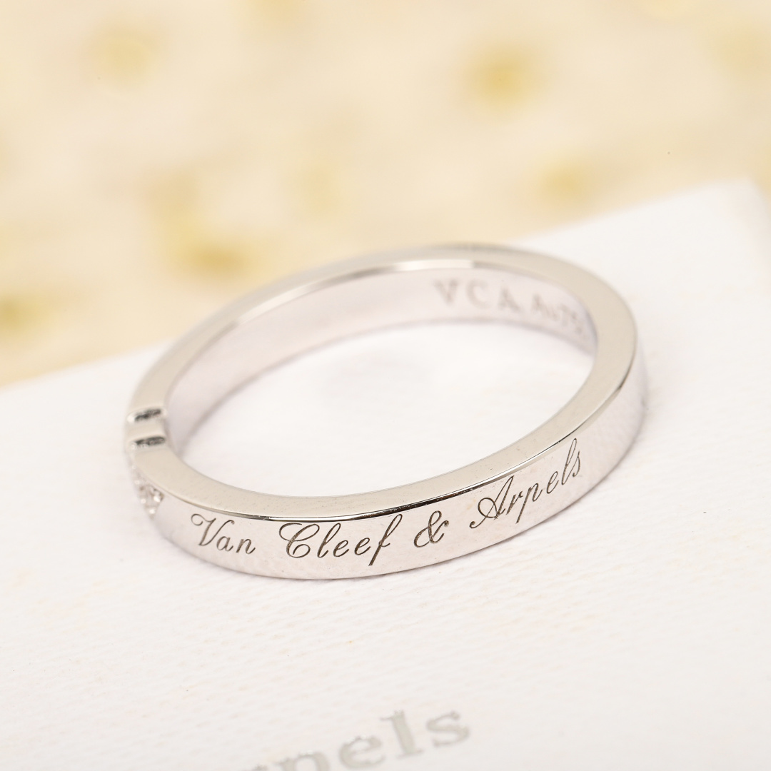 【】Toujours Signature Etoiles婚戒 ,可订做18K真金真钻版,只做对版真金货,