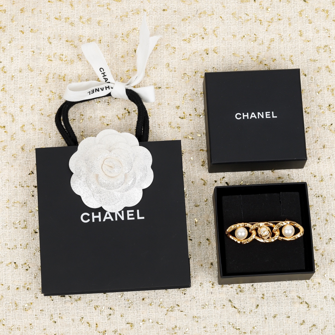 Chanel Vintage Broche met Parels - Tijdloze Klassieker - Direct Leverbaar