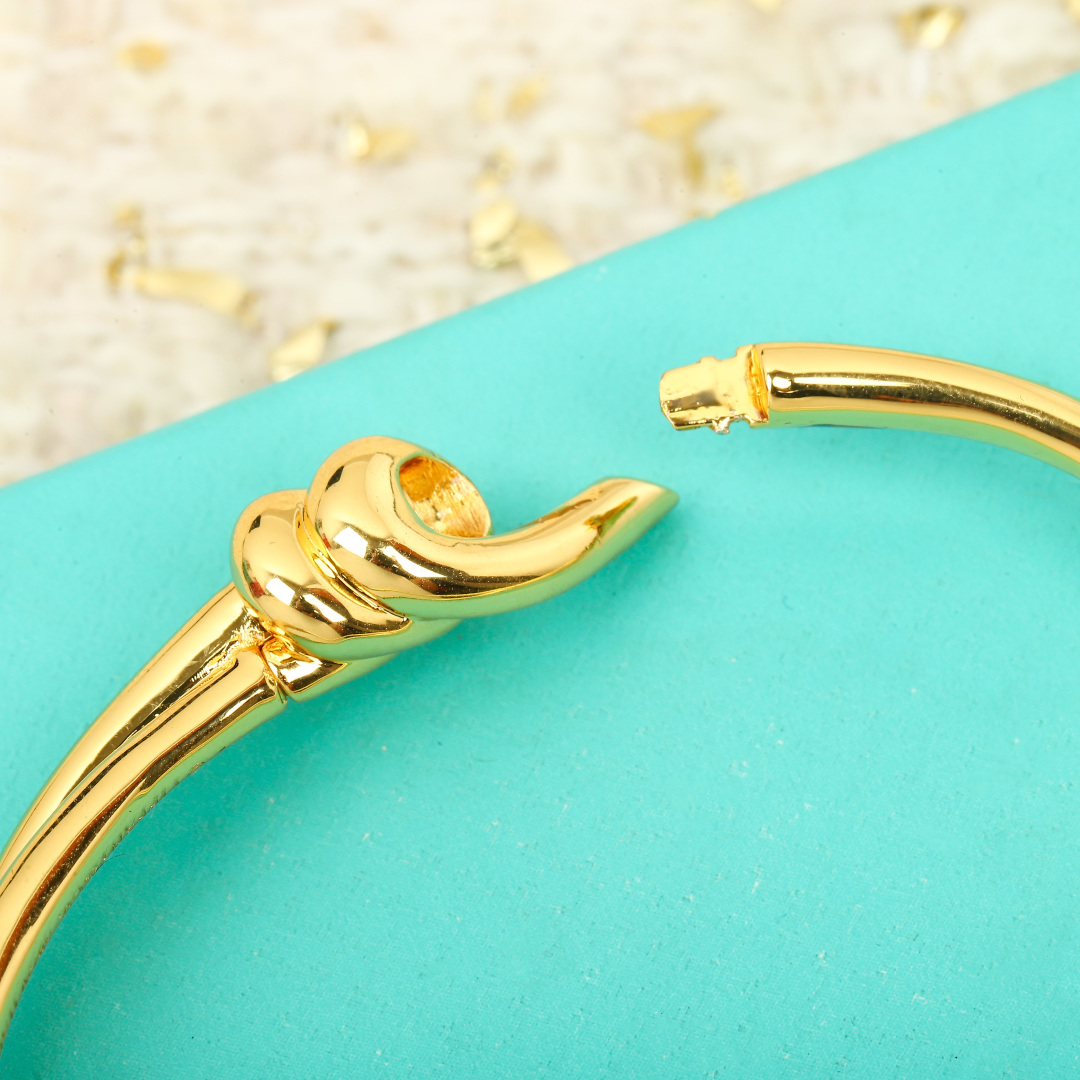 Tiffany Knot Bracelet: 18K Rose Gold, Hand-Polished Finish, Elegant Design 6 cmp i1740848049182 4052 0 4