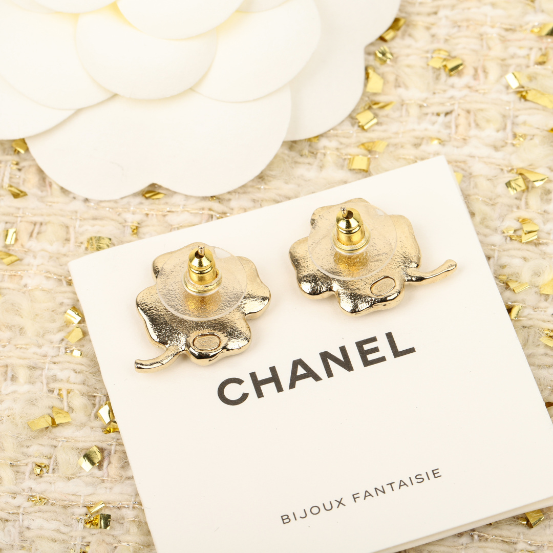Chanel Clover Double C Earrings, Brass and Enamel, Gold and White 6 cmp i1740848304953 9839 0 4