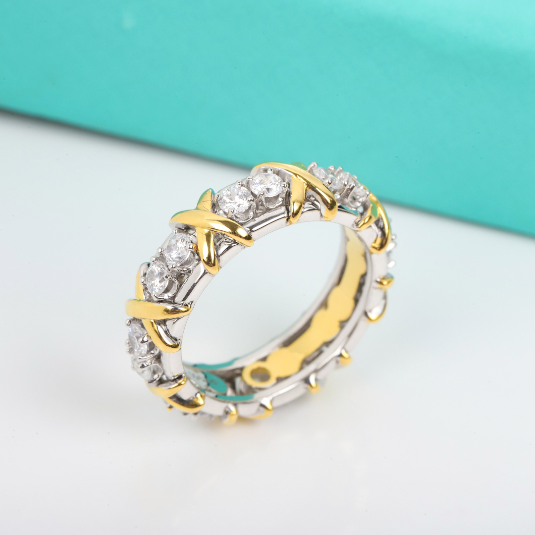 p175【我们出品】 交叉戒指 ZP💰103 000+，认准唯一一家真正购入珠宝类ZP开发的，可订做真金真钻，只做对版ZP真金货，Pk市面各种金货❗️量大咨询客Fu

Eighteen Stone 戒指，Jean Schlumberger 华美卓群的佳作堪称世界级的臻美设计。明亮式切割钻石，与象征爱情的金色“X”符号交相映衬，为这款耀眼夺目的设计赋予独特亮点。