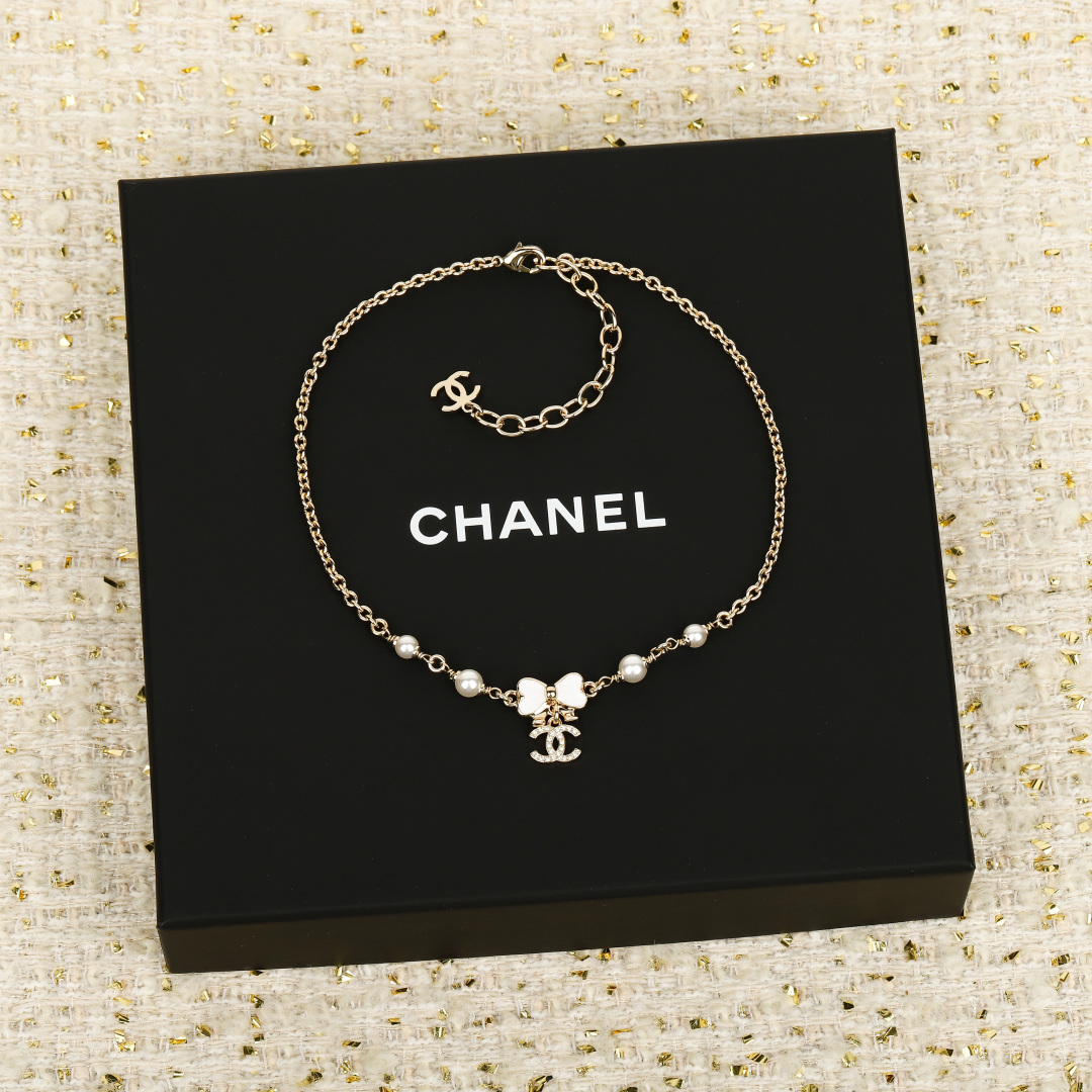 高品质 细节如图 【香 白珐琅蝴蝶结项链/choker】 长度可调节❗️🤩太仙啦！最爱的蝴蝶结🎀元素，全