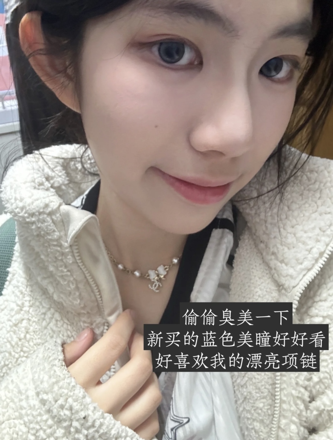 p80 高品质 细节如图 l【香 白珐琅蝴蝶结项链/choker】 长度可调节❗️🤩太仙啦！最爱的蝴蝶结🎀元素，全网首发❗️这一季必入单品！火到炸裂，美到窒息，不买真心对不起自己❗️❗️甜度爆表啦🩷这季的蝴蝶结简直是白月光的存在😍😍含糖量太高🍬清新又脱俗，甜美可人💓纯欲风天花板好不好🤩🤩戴上它你就是富家千金！我们家出品一致zp❗️只有购入zp才能做到的细节！市面上万万千千版本，各种low版，一定要多多对比，认准我们家出品一定不会错[机智]分分钟又帮你们节省了6千+大洋❗简直不要太香😎😎