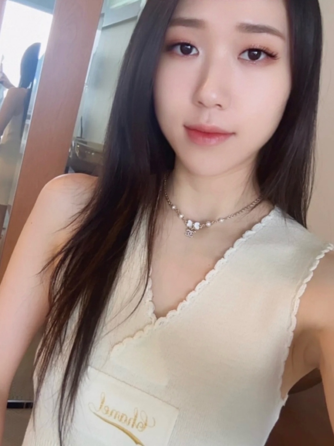 p80 高品质 细节如图 l【香 白珐琅蝴蝶结项链/choker】 长度可调节❗️🤩太仙啦！最爱的蝴蝶结🎀元素，全网首发❗️这一季必入单品！火到炸裂，美到窒息，不买真心对不起自己❗️❗️甜度爆表啦🩷这季的蝴蝶结简直是白月光的存在😍😍含糖量太高🍬清新又脱俗，甜美可人💓纯欲风天花板好不好🤩🤩戴上它你就是富家千金！我们家出品一致zp❗️只有购入zp才能做到的细节！市面上万万千千版本，各种low版，一定要多多对比，认准我们家出品一定不会错[机智]分分钟又帮你们节省了6千+大洋❗简直不要太香😎😎