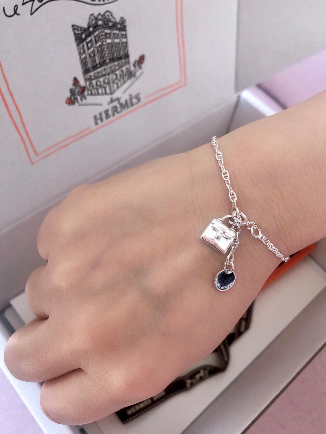 High-Value Hypocrisy-Proof Locket with Anti-Fake Seals – Worth the Investment - 图片 8