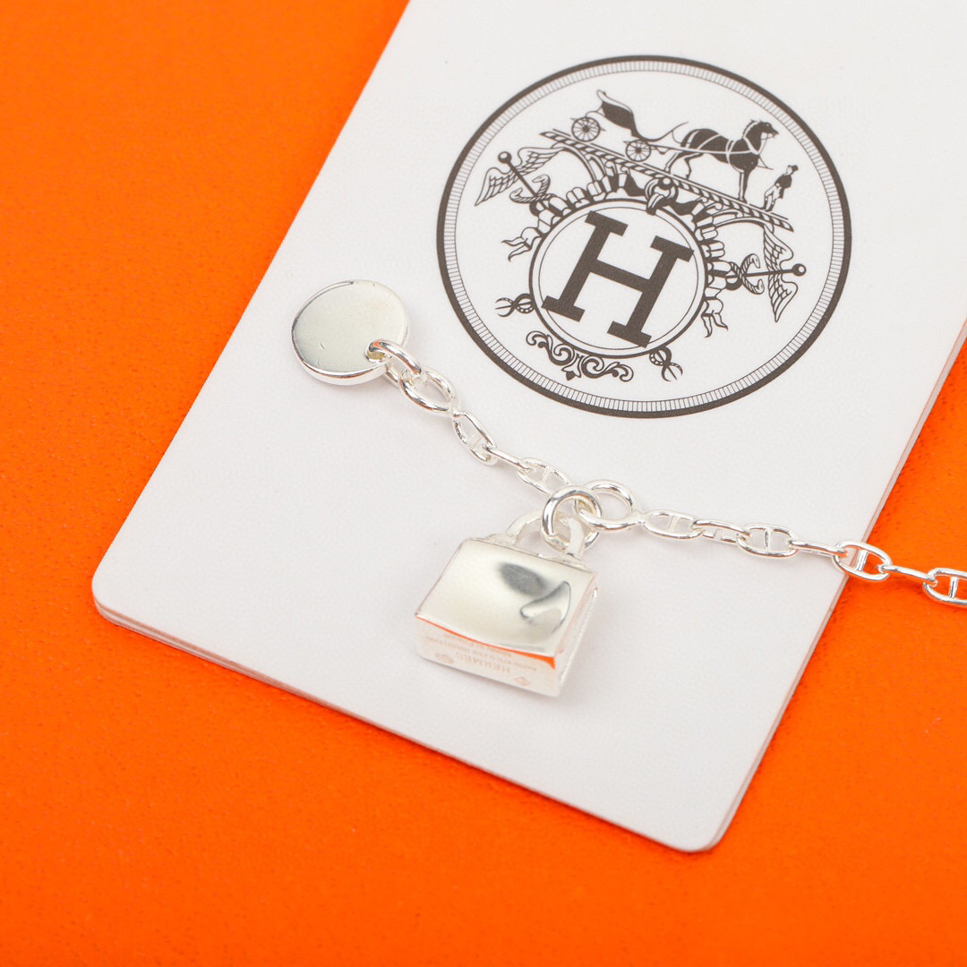 High-Value Hypocrisy-Proof Locket with Anti-Fake Seals – Worth the Investment - 图片 4