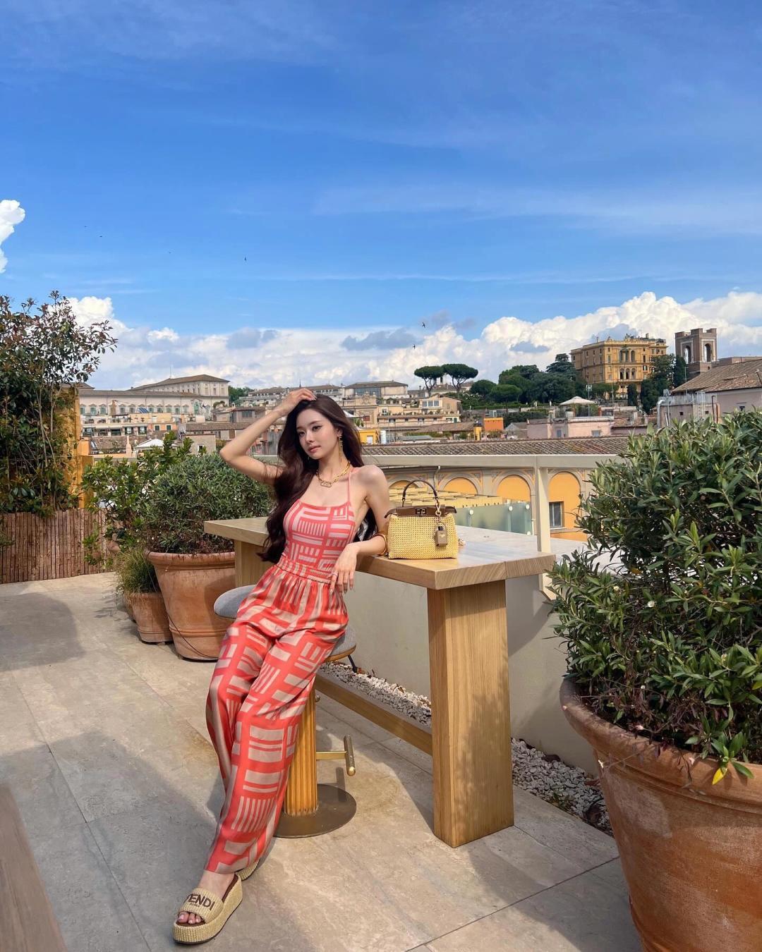 &yen; 120【我们出品】ZP 3870，量大咨询客Fu

【Fend！F字母耳环】比ZP做得还完美👍🏻👍🏻抛光，电镀，线条感，质感，细节，角度拿捏，堪称比金货还完美👍🏻👍🏻我真心快被我们的师傅折服了，做工实在是精湛到不行，精湛程度宝宝们隔着屏幕都可以感受到，耳针是特别定制的规格的，这个款式佩戴起来真心非常非常简约好看，有质感，所以在专柜第一眼看到我就买了，只是看着简单，实则不好做，做漂亮真心有难度，我们出品的，做得真心比ZP还漂亮，欢迎PK市面任意版本，任意工艺，再来下单[机智][机智][机智][机智][机智]