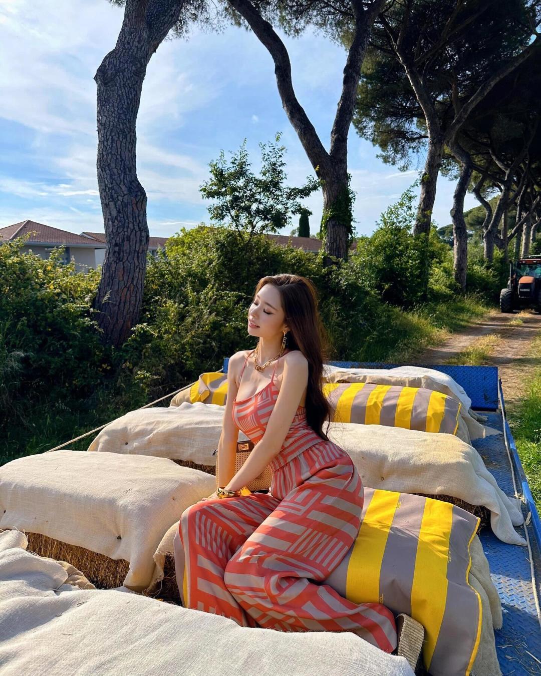 &yen; 120【我们出品】ZP 3870，量大咨询客Fu

【Fend！F字母耳环】比ZP做得还完美👍🏻👍🏻抛光，电镀，线条感，质感，细节，角度拿捏，堪称比金货还完美👍🏻👍🏻我真心快被我们的师傅折服了，做工实在是精湛到不行，精湛程度宝宝们隔着屏幕都可以感受到，耳针是特别定制的规格的，这个款式佩戴起来真心非常非常简约好看，有质感，所以在专柜第一眼看到我就买了，只是看着简单，实则不好做，做漂亮真心有难度，我们出品的，做得真心比ZP还漂亮，欢迎PK市面任意版本，任意工艺，再来下单[机智][机智][机智][机智][机智]